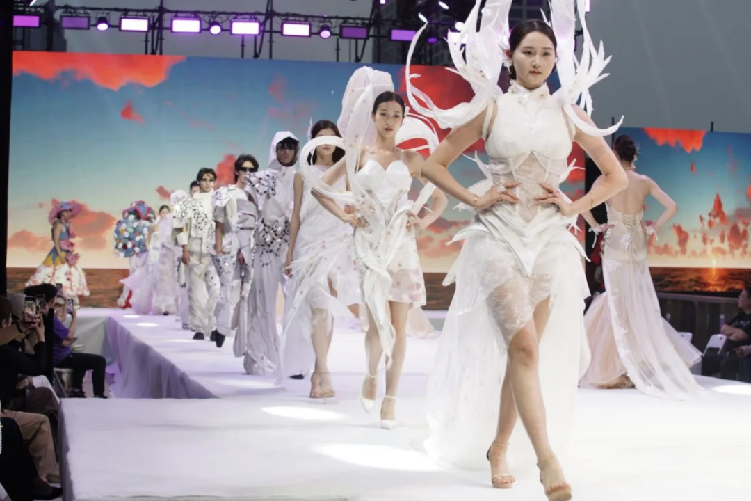 1765781885369084.png 640 (2).png